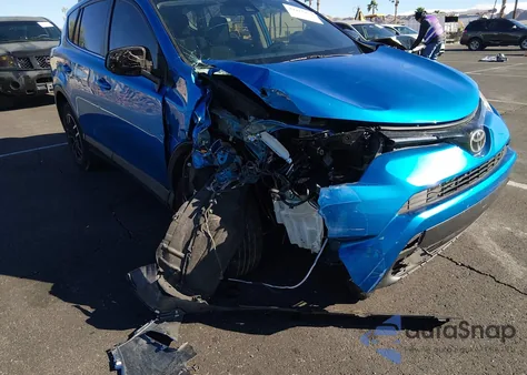 2017 Toyota Rav4 Le z USA, uszkodzony, nr VIN JTMZFREV8HJ131262